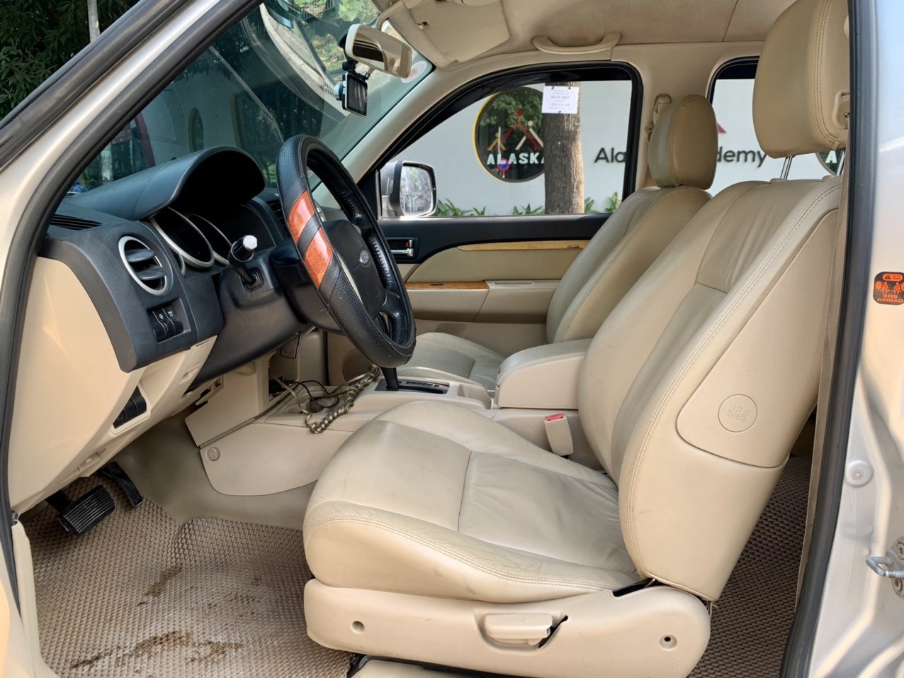 Ford Everest 2.5L 4x2 AT 2010 màu bạc (Đã bán)