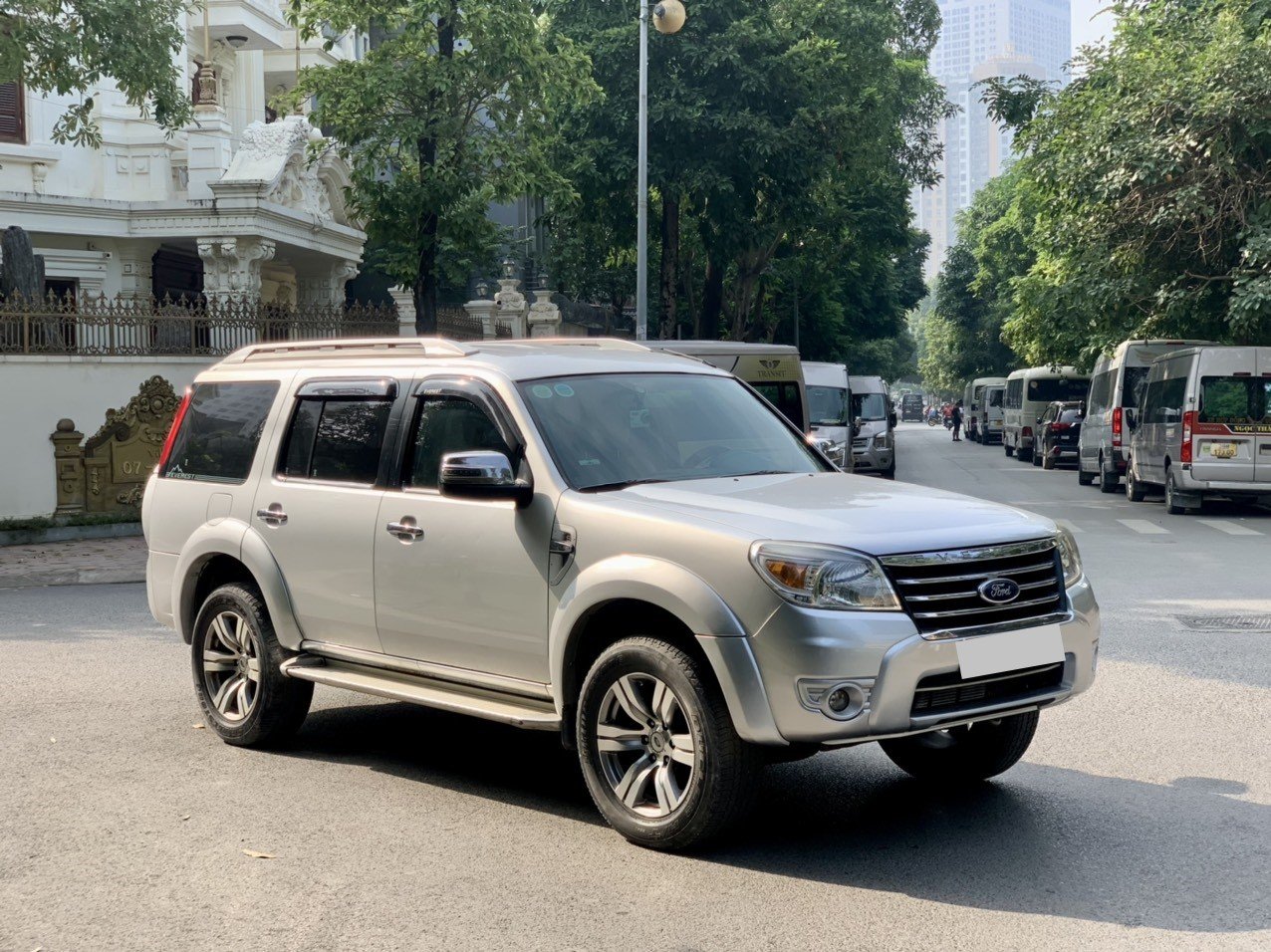 Ford Everest 2.5L 4x2 AT 2010 màu bạc (Đã bán)