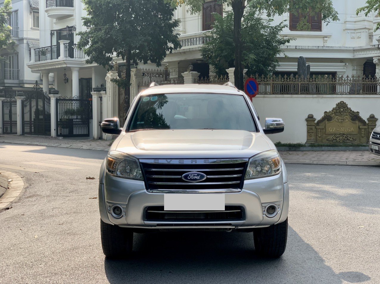 Ford Everest 2.5L 4x2 AT 2010 màu bạc (Đã bán)