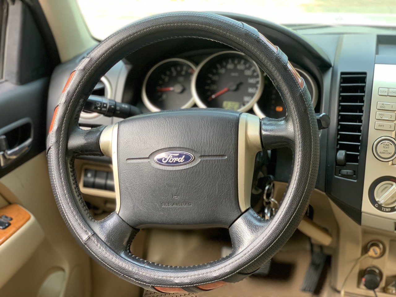 Ford Everest 2.5L 4x2 AT 2010 màu bạc (Đã bán)