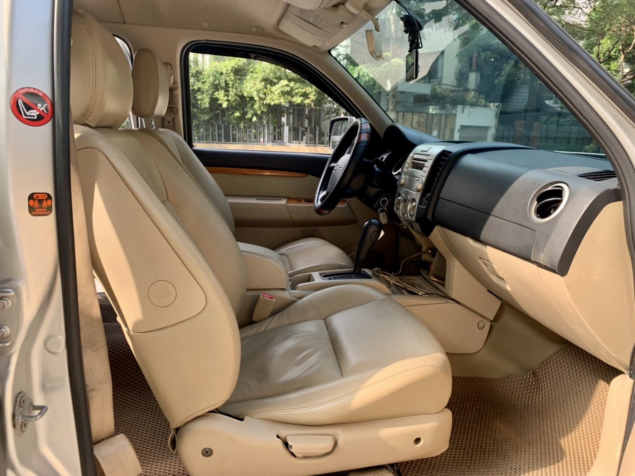 Ford Everest 2.5L 4x2 AT 2010 màu bạc (Đã bán)