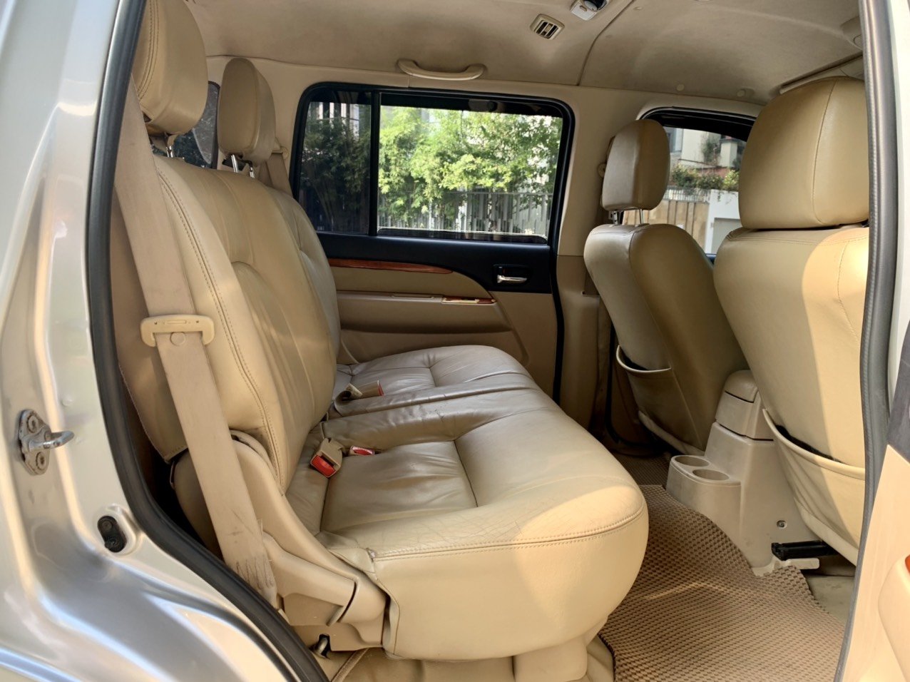 Ford Everest 2.5L 4x2 AT 2010 màu bạc (Đã bán)