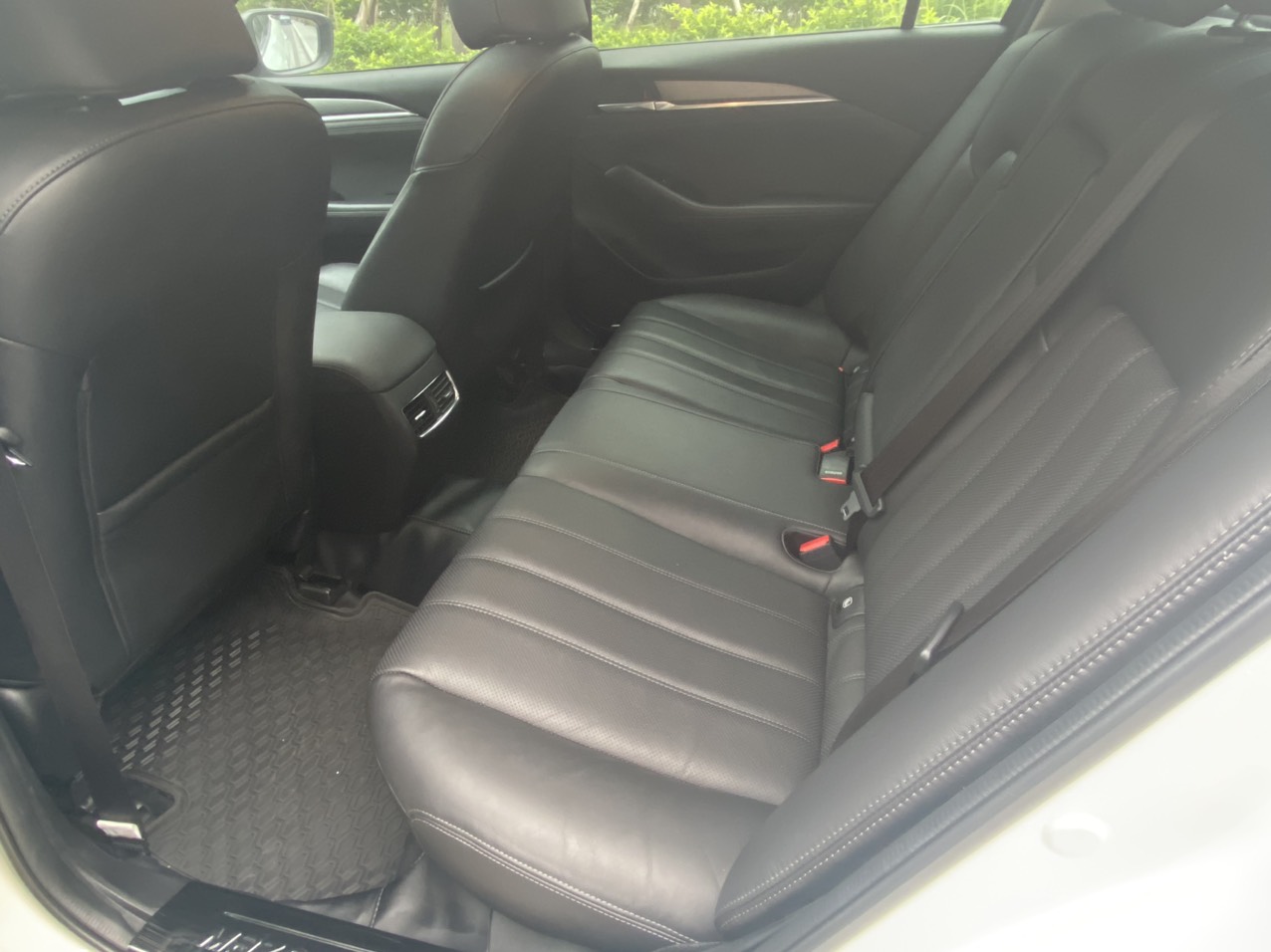 Mazda 6 2.0 Premium 2020 màu trắng (Đã bán)