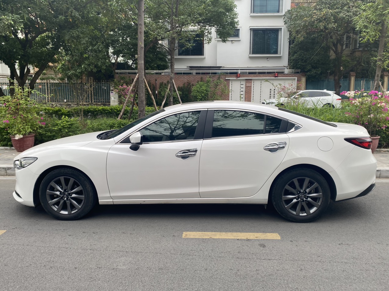 Mazda 6 2.0 Premium 2020 màu trắng (Đã bán)