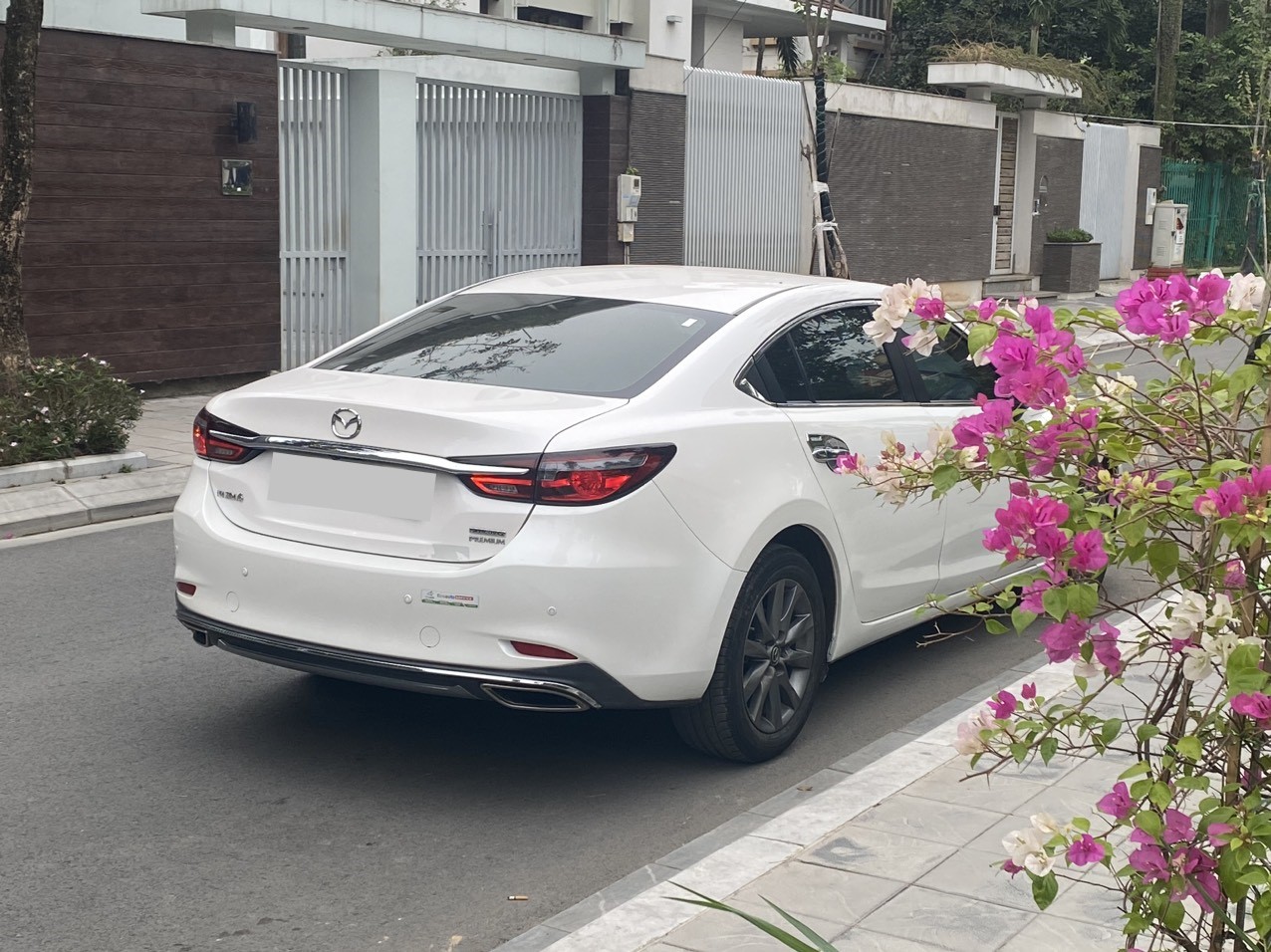 Mazda 6 2.0 Premium 2020 màu trắng (Đã bán)