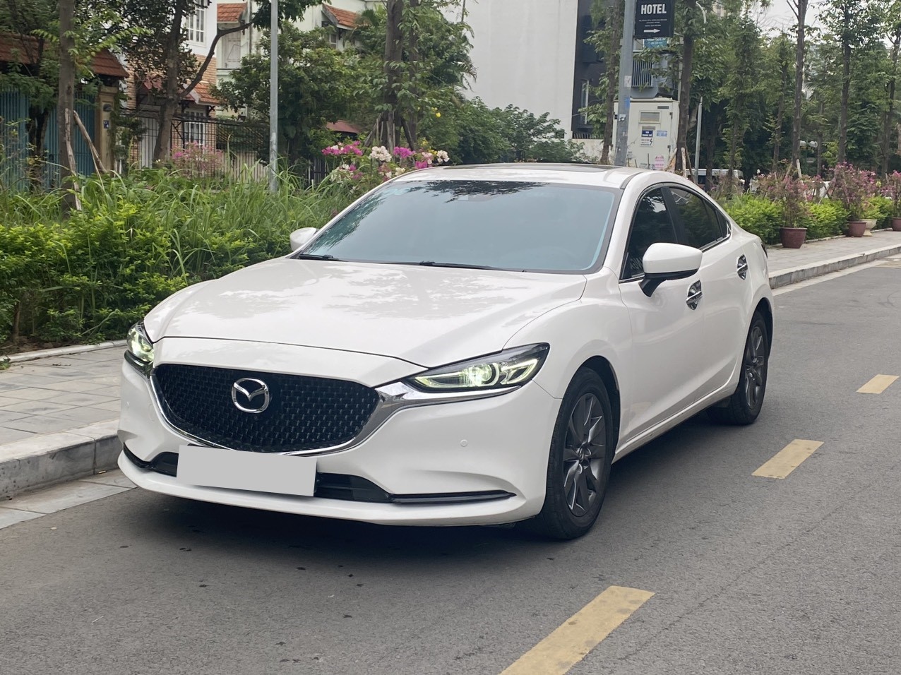 Xe Mazda 6 Premium 25 AT 2020  Trắng