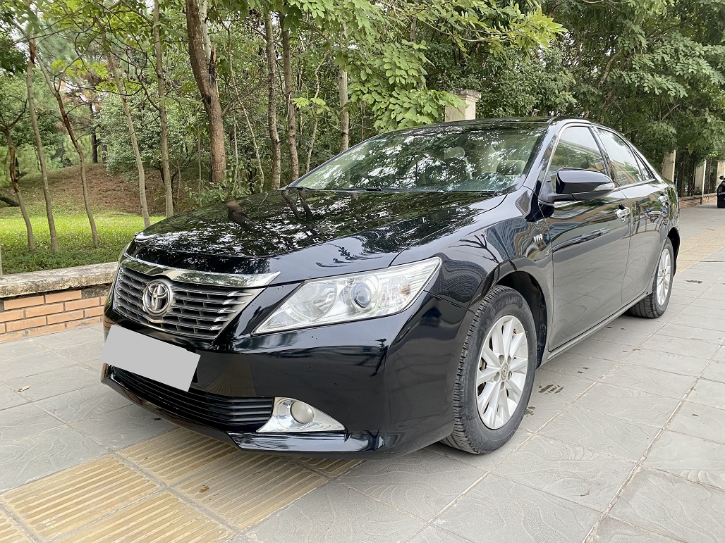 Toyota Camry 2.0E 2013 màu đen (Đã bán)