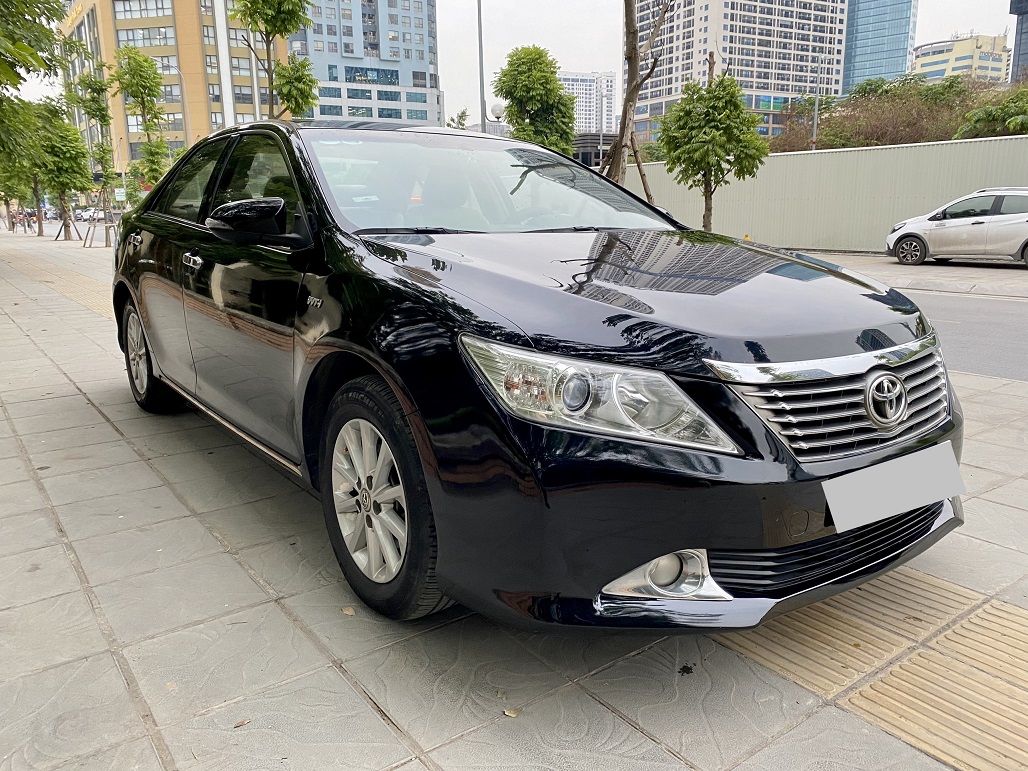 Toyota Camry 2.0E 2013 màu đen (Đã bán)