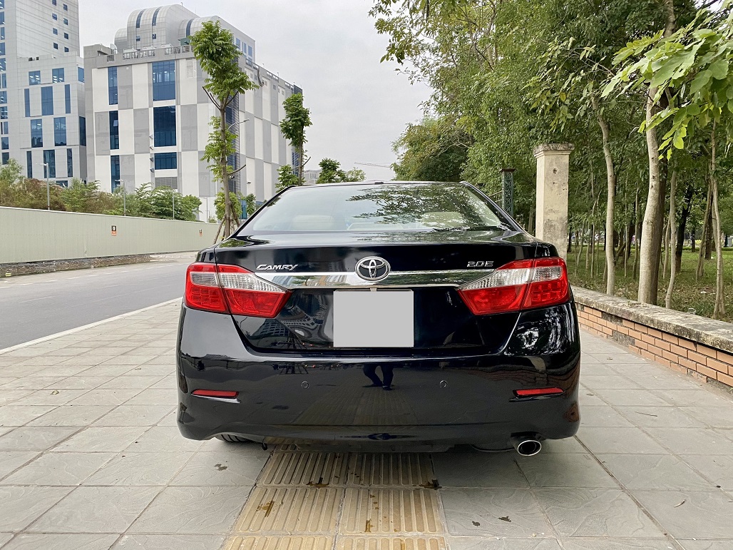 Toyota Camry 2.0E 2013 màu đen (Đã bán)