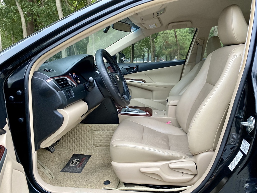 Toyota Camry 2.0E 2013 màu đen (Đã bán)