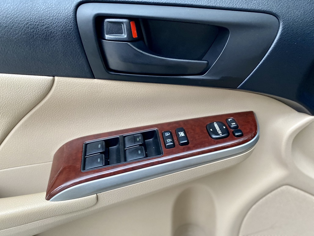 Toyota Camry 2.0E 2013 màu đen (Đã bán)