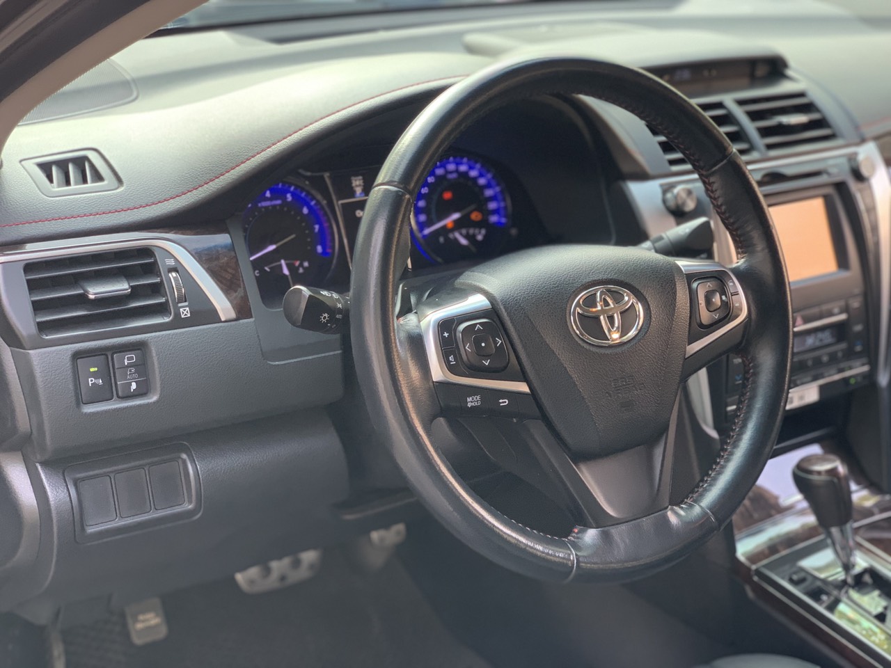 Toyota Camry 2.5Q sản xuất 2015 màu đen (Đã bán)