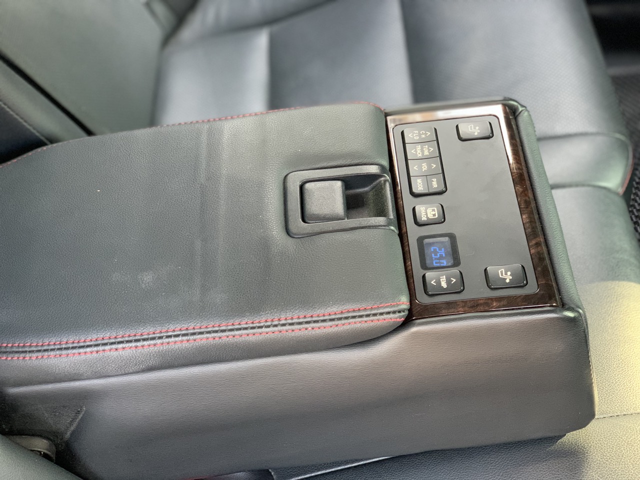 Toyota Camry 2.5Q sản xuất 2015 màu đen (Đã bán)