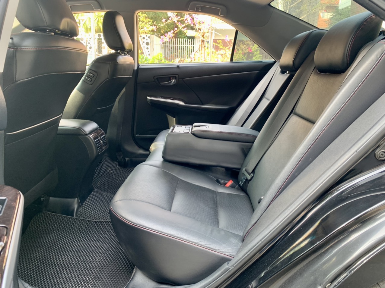 Toyota Camry 2.5Q sản xuất 2015 màu đen (Đã bán)