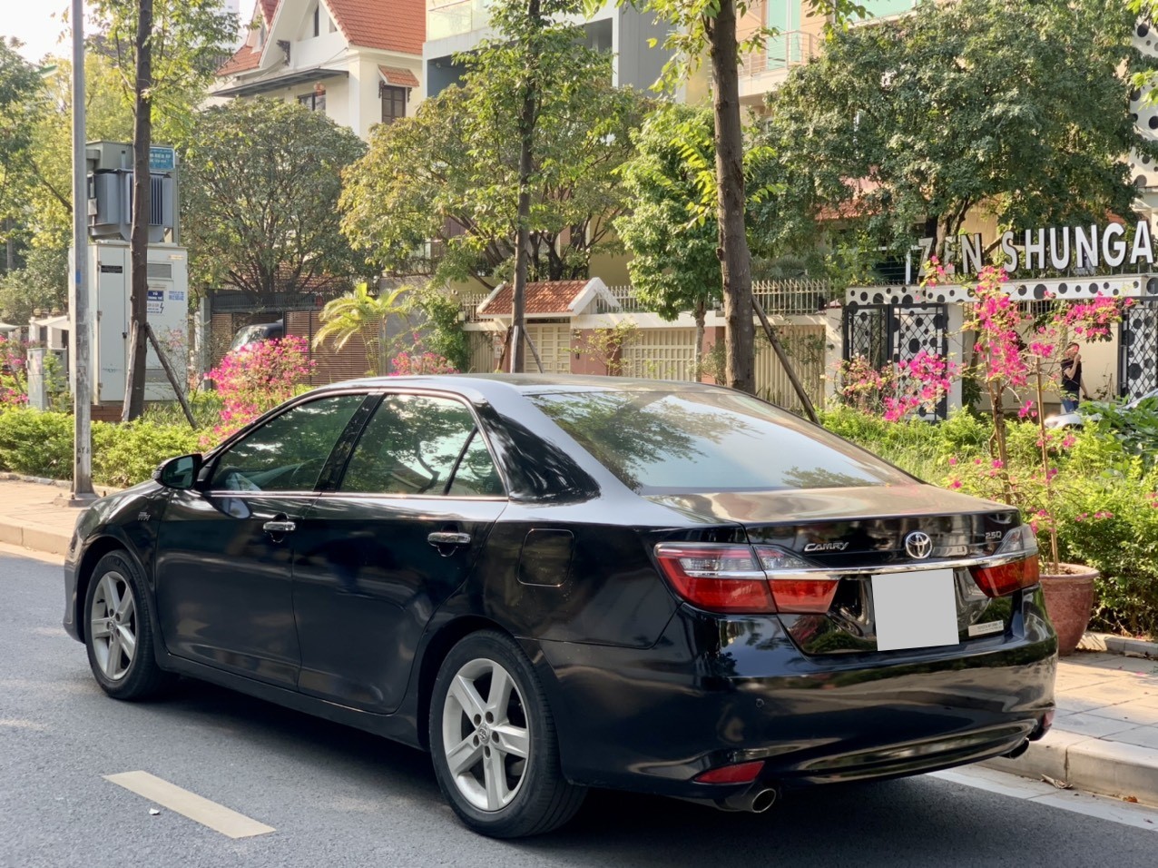 Toyota Camry 2.5Q sản xuất 2015 màu đen (Đã bán)
