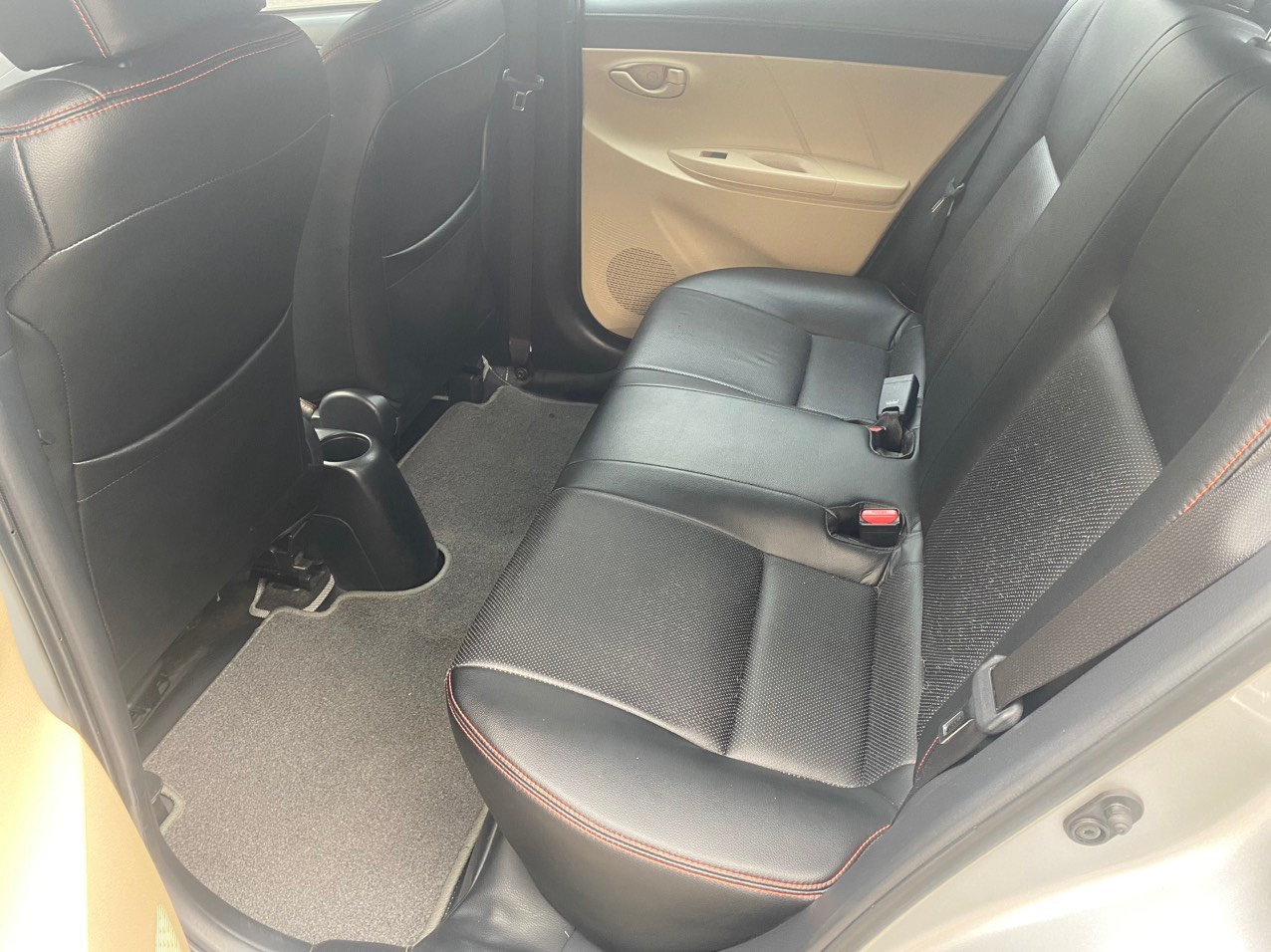 Toyota Yaris 1.5E 2016 màu bạc (Đã bán)