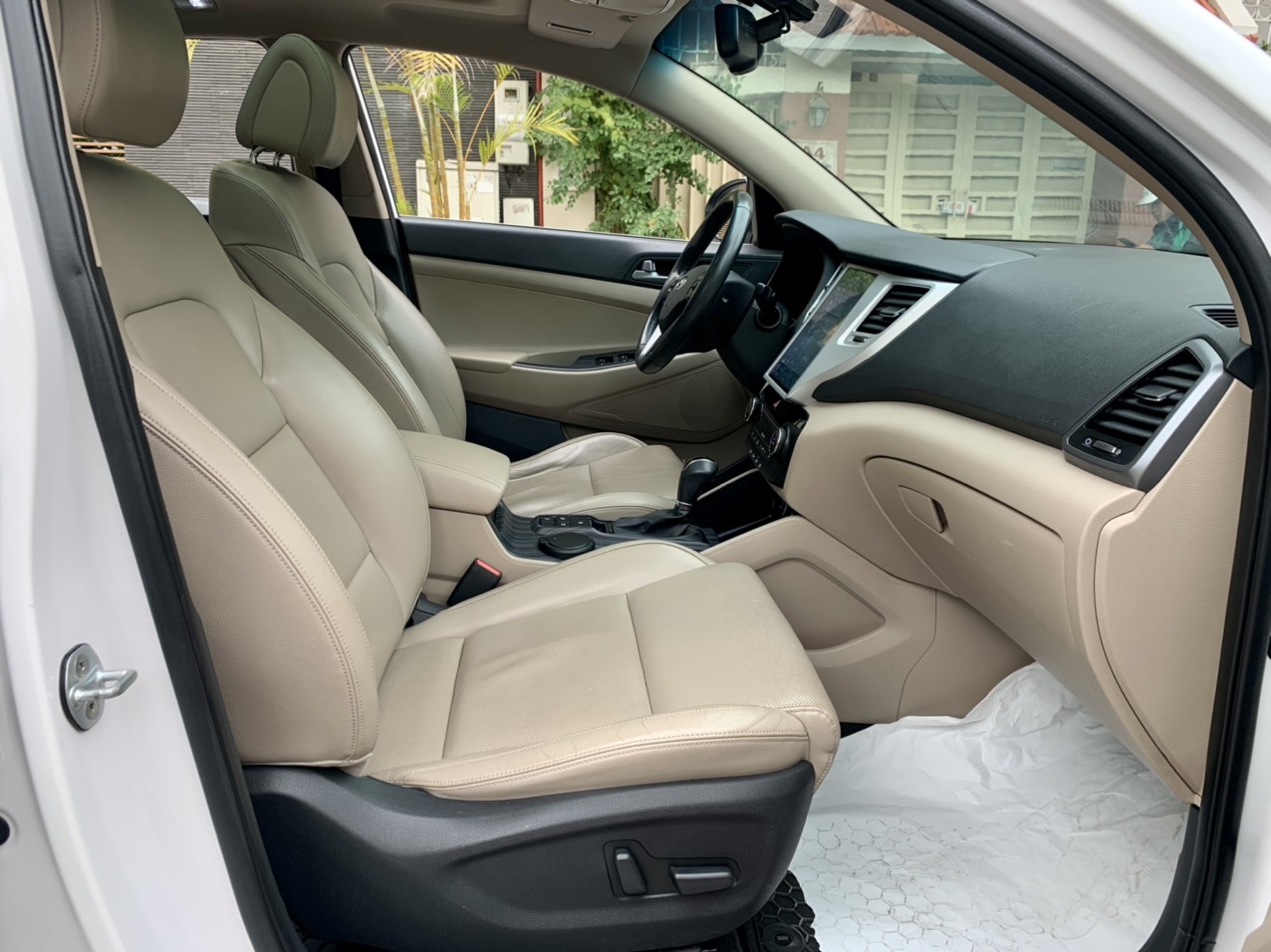 Hyundai Tucson 2.0ATH 2015 màu trắng (Đã bán)