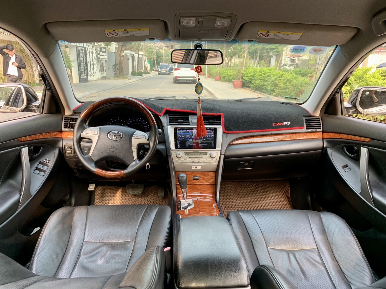 Toyota Camry 2.0E 2010 màu đen (Đã bán)