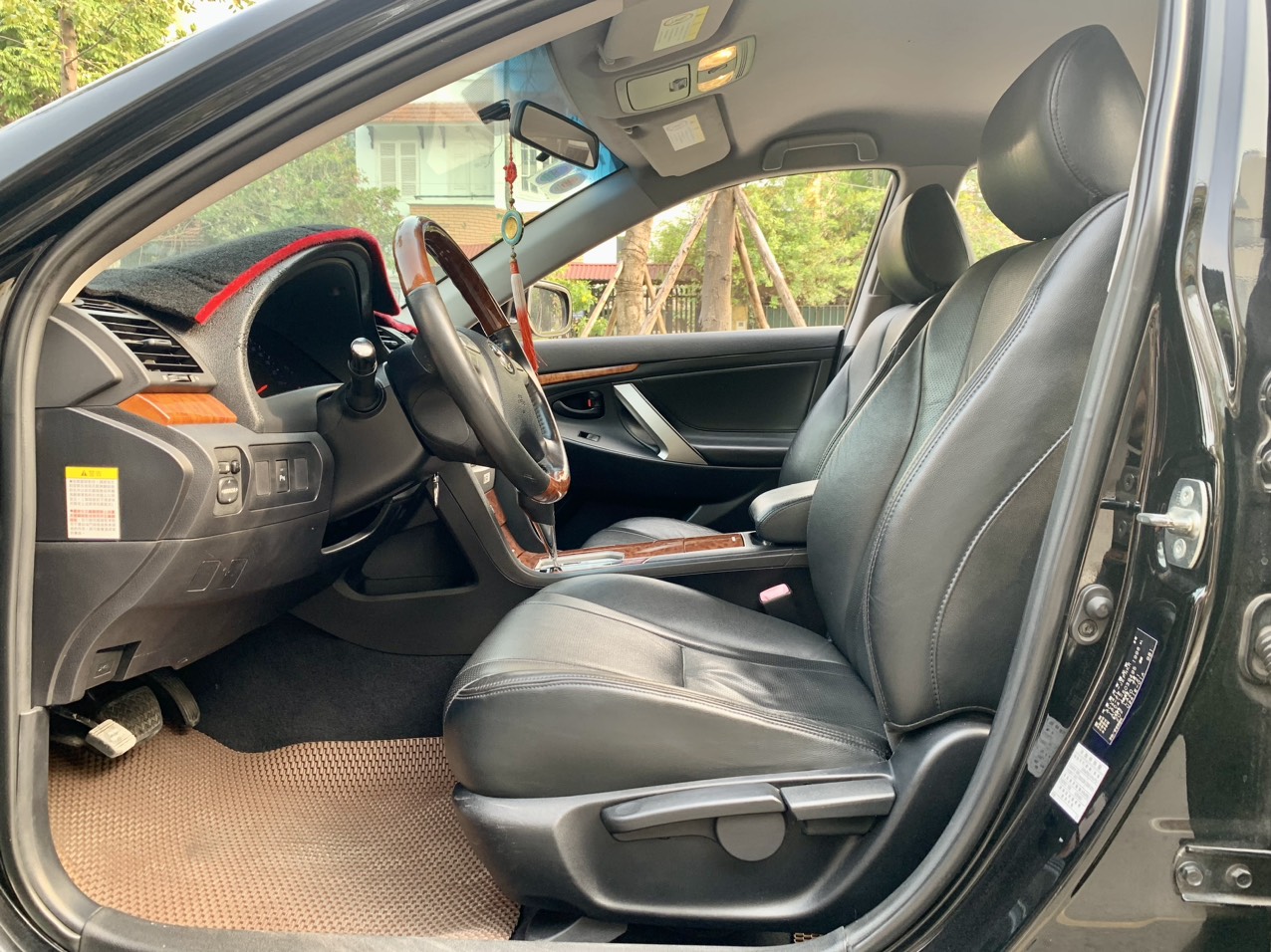 Toyota Camry 2.0E 2010 màu đen (Đã bán)