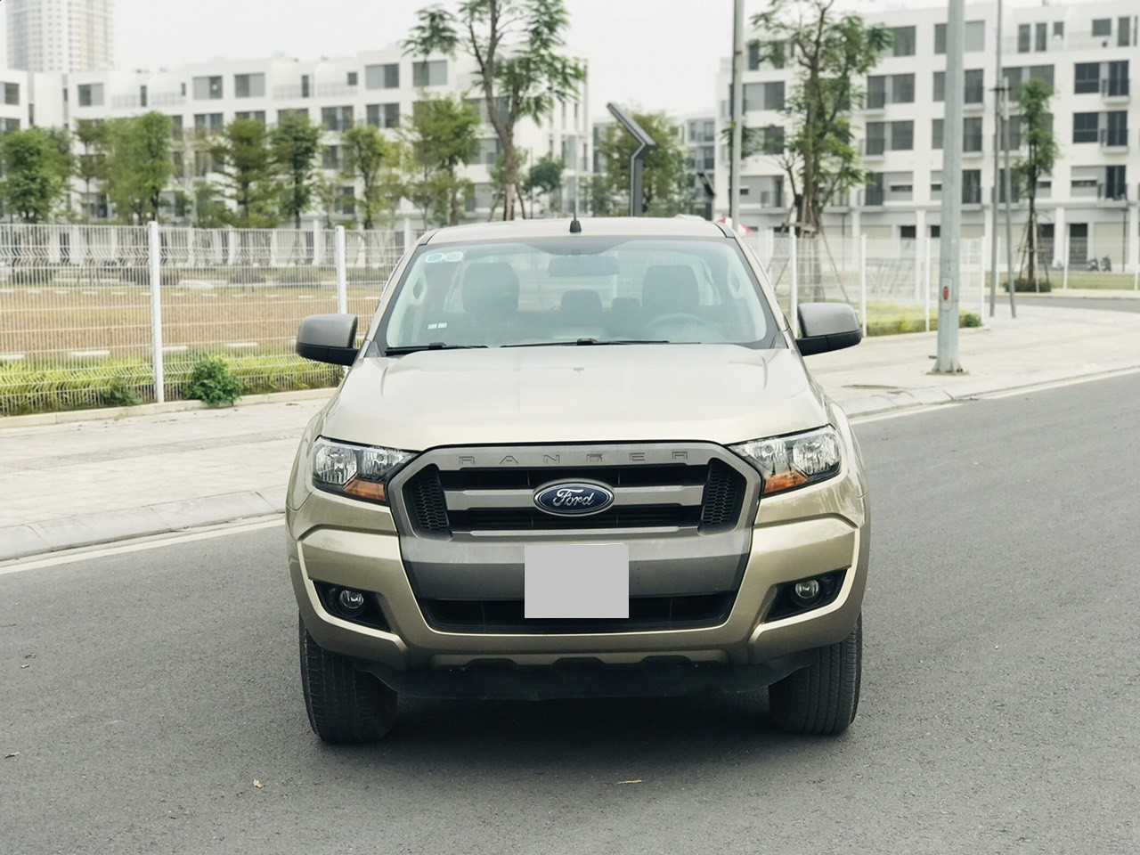 Ford Ranger XLS 2.2L 4x2 AT 2015 màu ghi vàng (Đã bán)