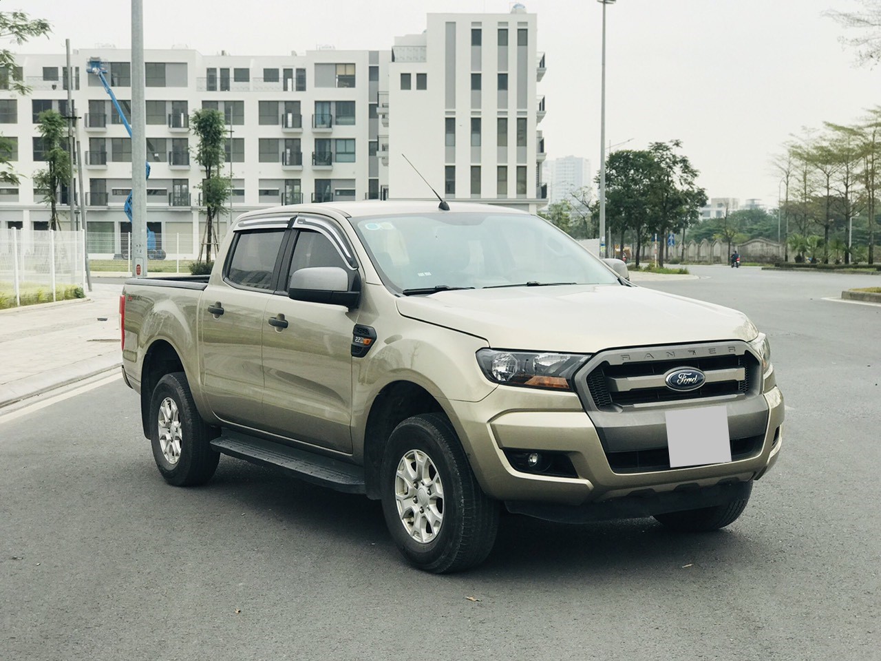 Ford Ranger XLS 2.2L 4x2 AT 2015 màu ghi vàng (Đã bán)
