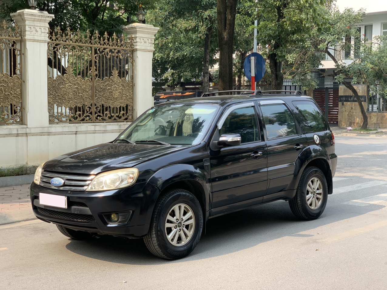 Ford Escape XLS 2.3L 4x2 2009 màu đen (Đã bán)