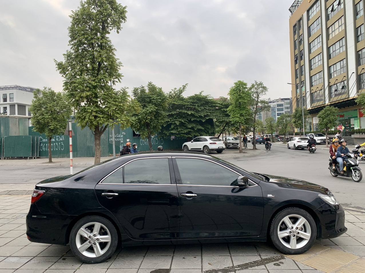Toyota Camry 2.5Q 2016 màu đen (Đã bán)