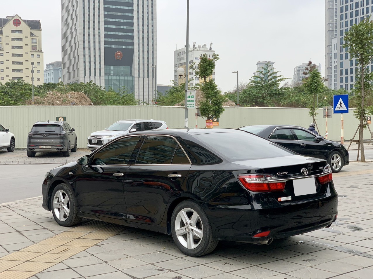 Toyota Camry 2.5Q 2016 màu đen (Đã bán)