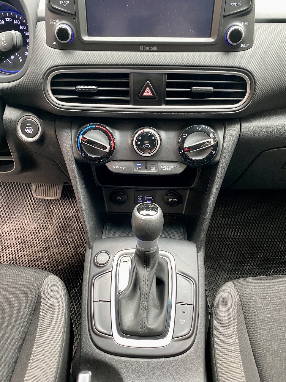 Hyundai Kona 2.0 AT 2018 màu trắng (Đã bán)