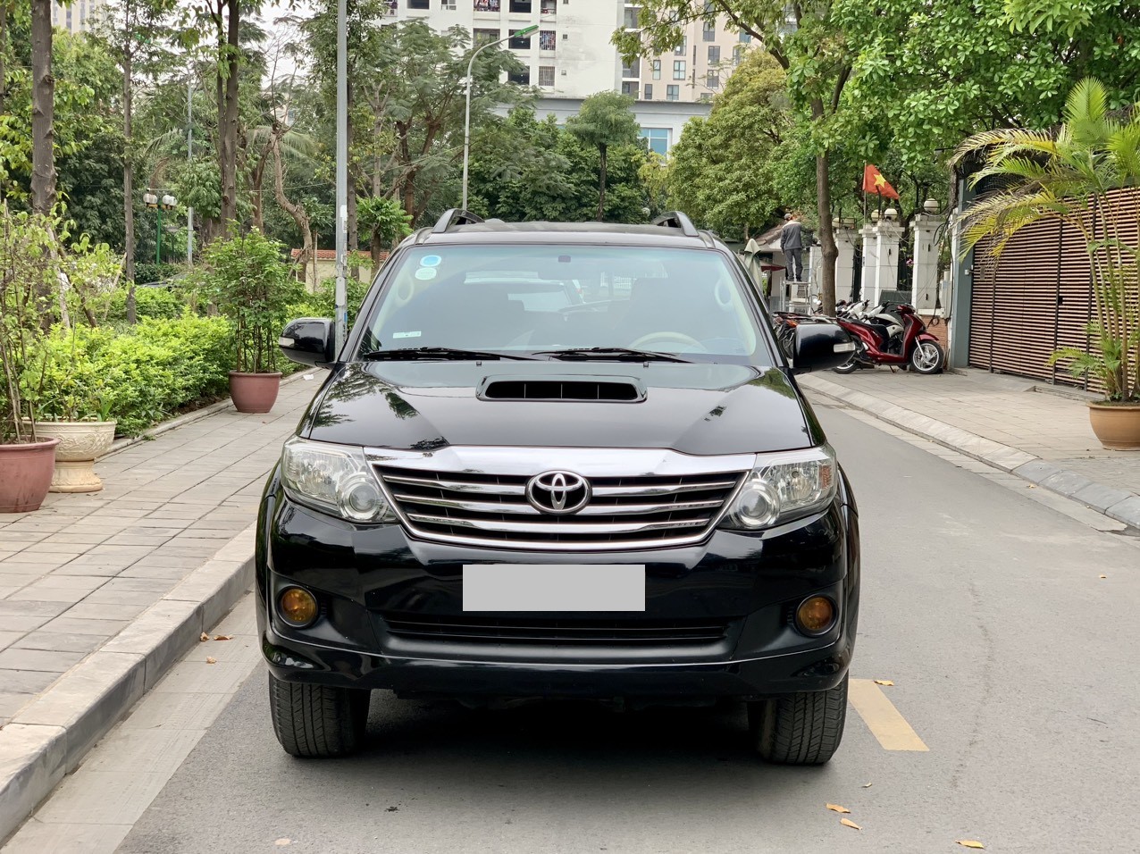 Toyota Fortuner 2.5G 4x2 MT 2013 màu đen (Đã bán)