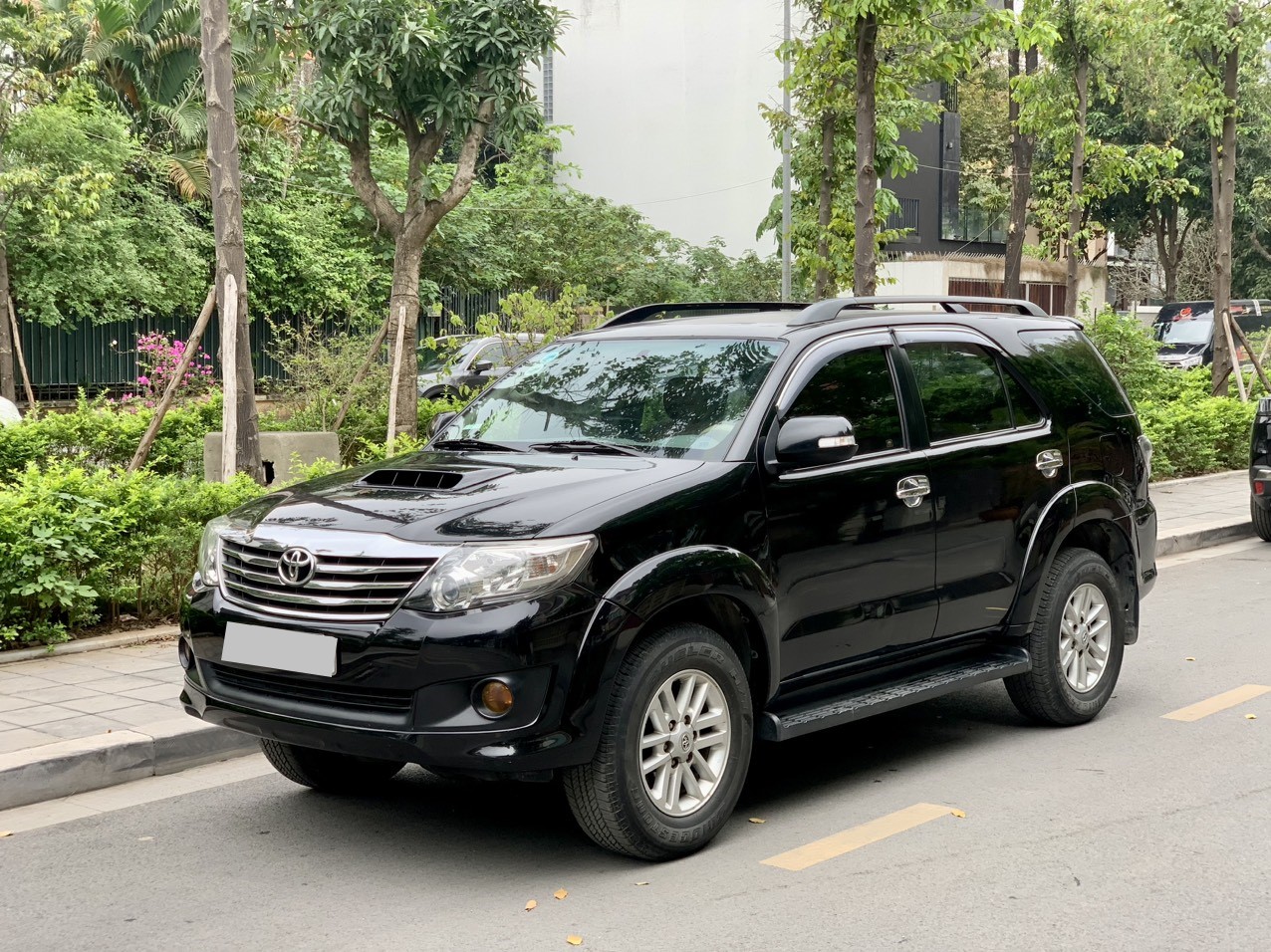 Toyota Fortuner 2.5G 4x2 MT 2013 màu đen (Đã bán)