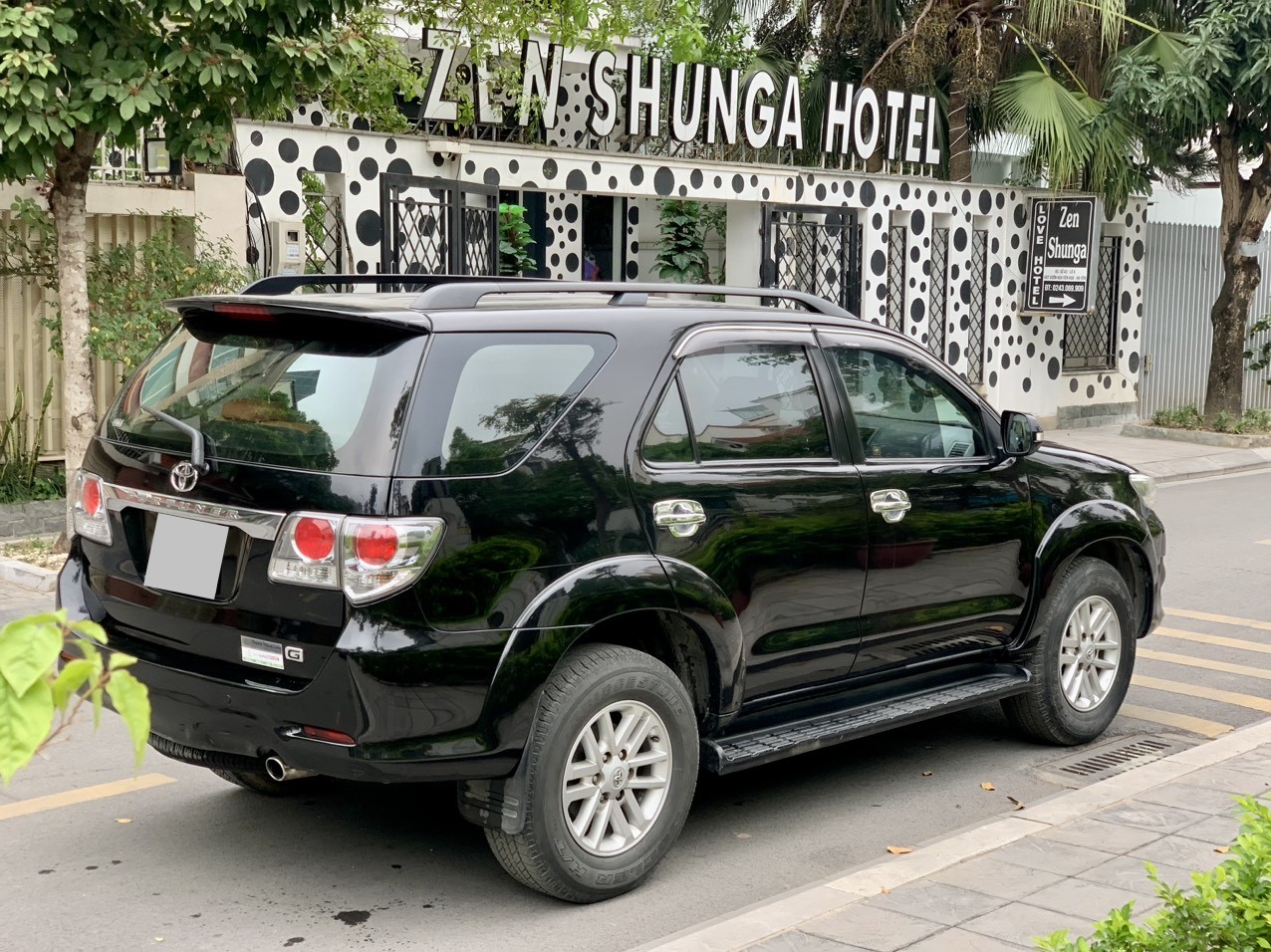 Toyota Fortuner 2.5G 4x2 MT 2013 màu đen (Đã bán)