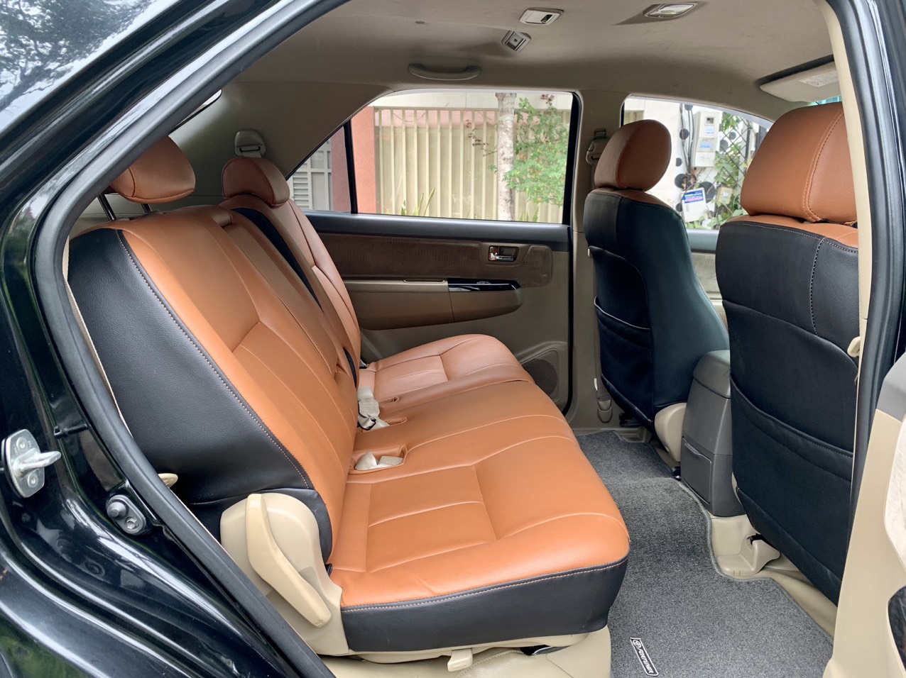 Toyota Fortuner 2.5G 4x2 MT 2013 màu đen (Đã bán)