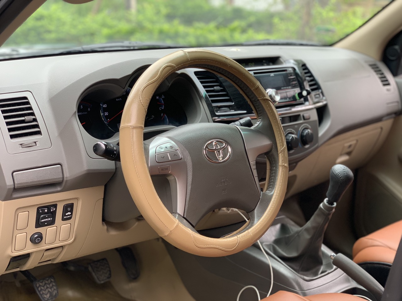 Toyota Fortuner 2.5G 4x2 MT 2013 màu đen (Đã bán)