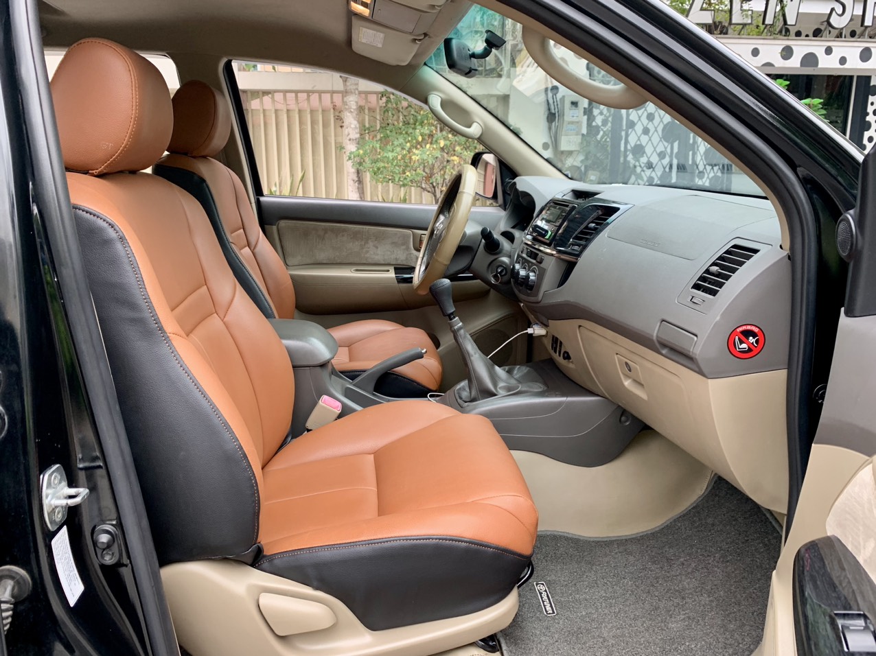 Toyota Fortuner 2.5G 4x2 MT 2013 màu đen (Đã bán)