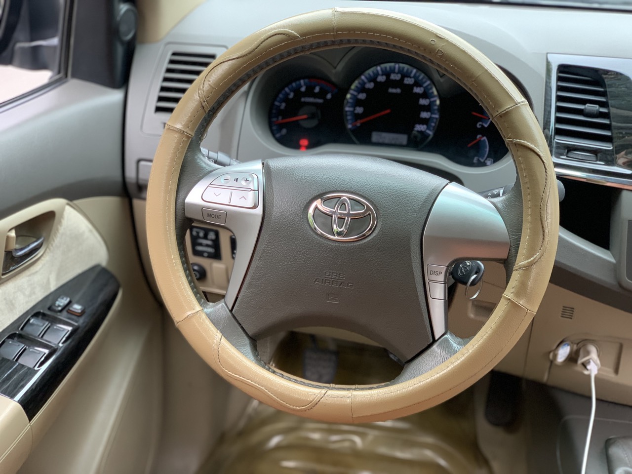 Toyota Fortuner 2.5G 4x2 MT 2013 màu đen (Đã bán)