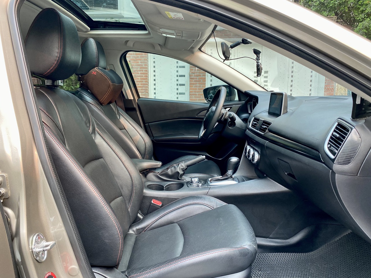 Mazda 3 1.5 AT màu vàng (Đã bán)