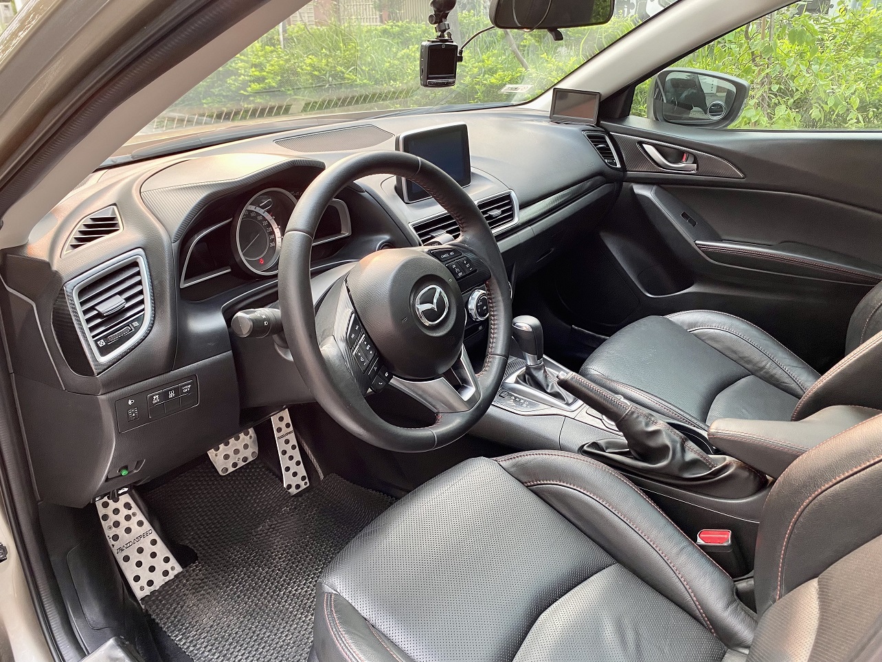 Mazda 3 1.5 AT màu vàng (Đã bán)