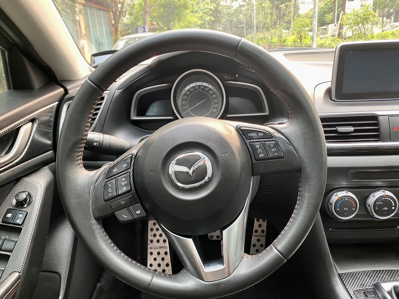 Mazda 3 1.5 AT màu vàng (Đã bán)