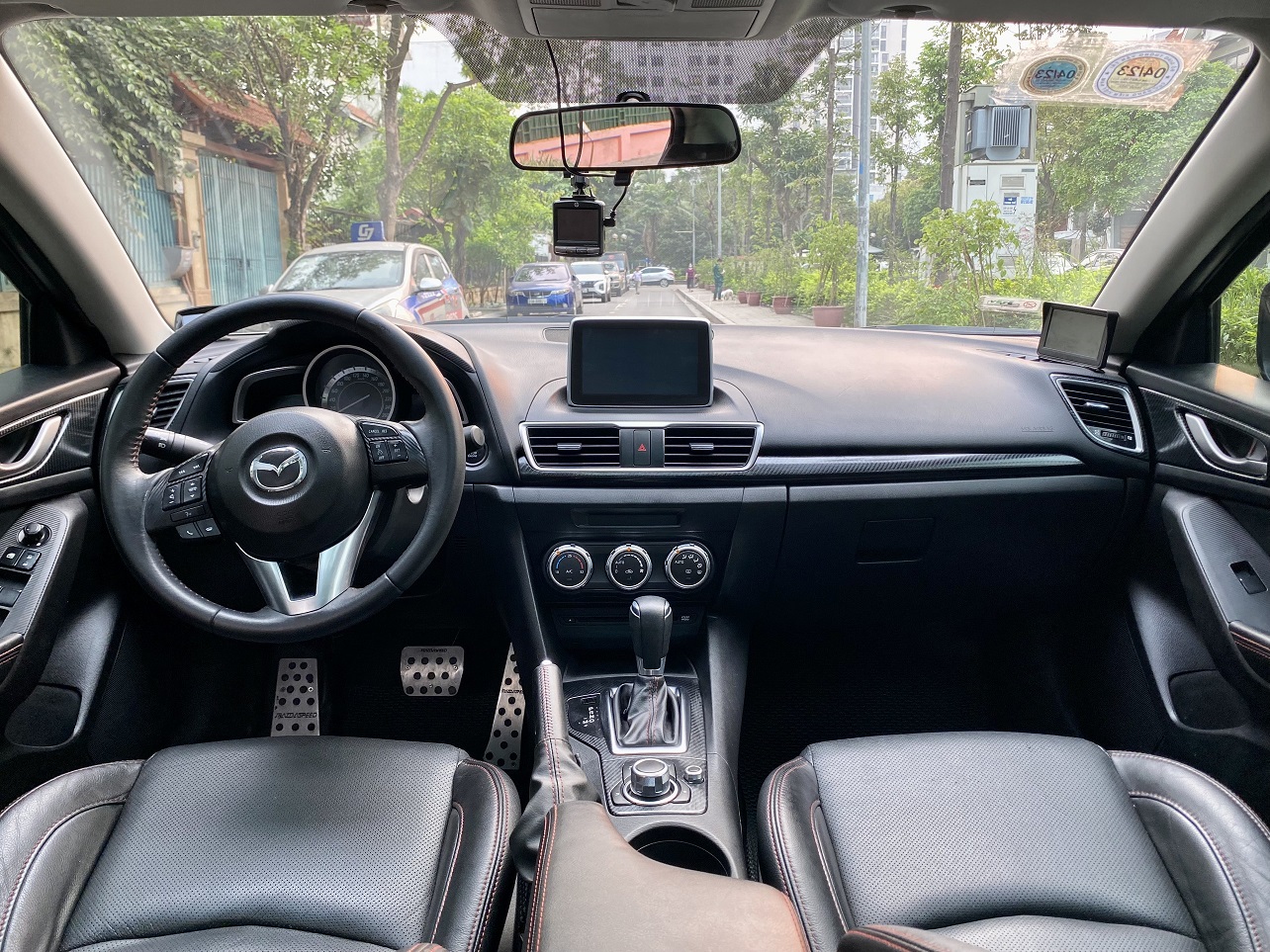 Mazda 3 1.5 AT màu vàng (Đã bán)