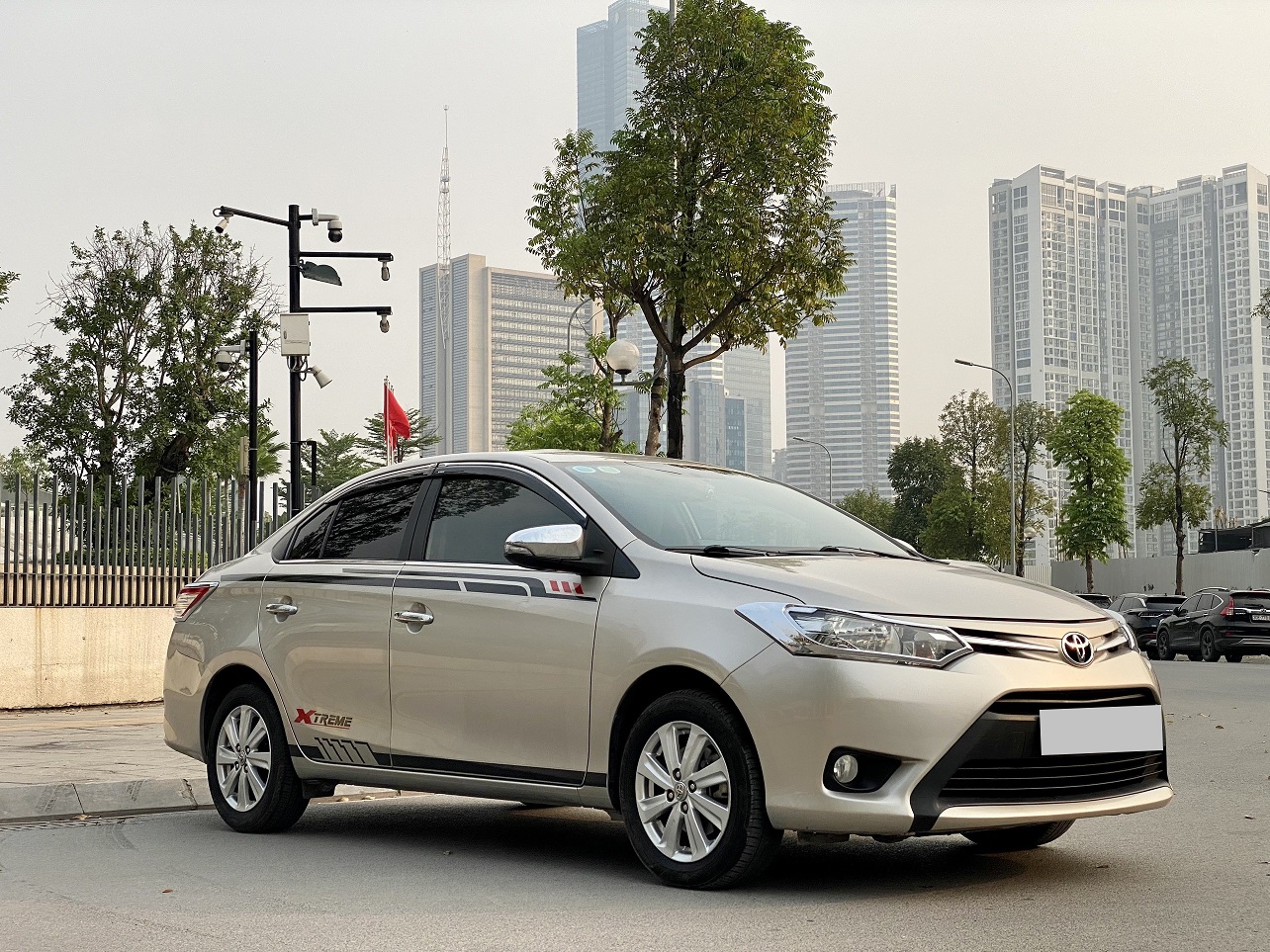 Toyota Vios 1.5E MT 2017 màu vàng cát (Đã bán)