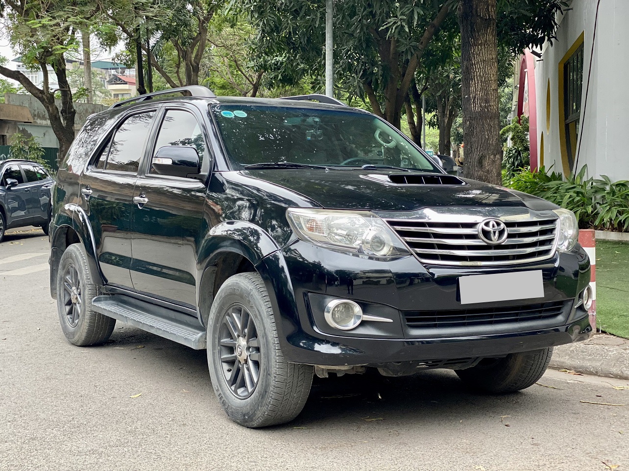 Toyota Fortuner 2.5G 4x2 MT 2015 màu đen (đã bán)