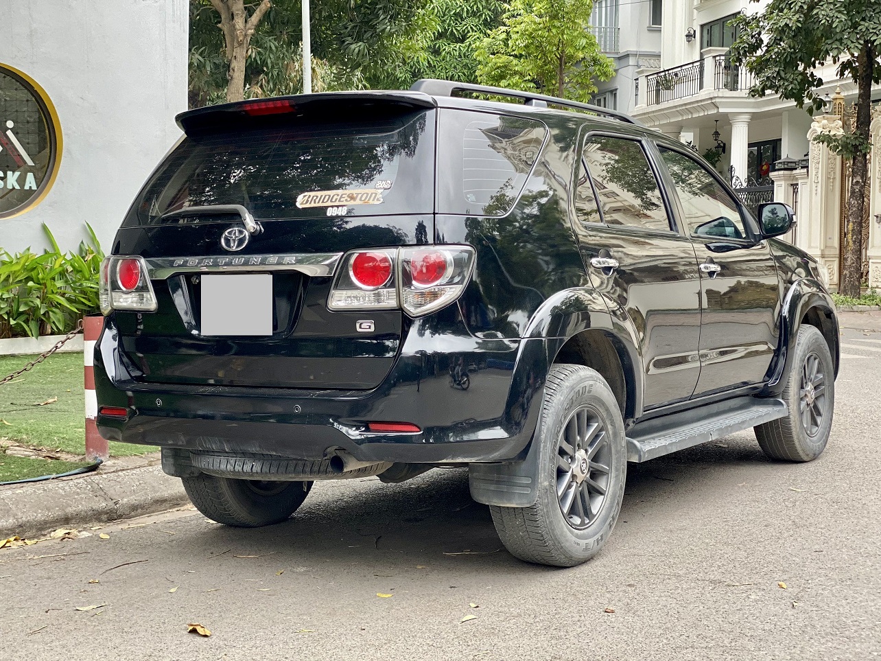 Toyota Fortuner 2.5G 4x2 MT 2015 màu đen (đã bán)