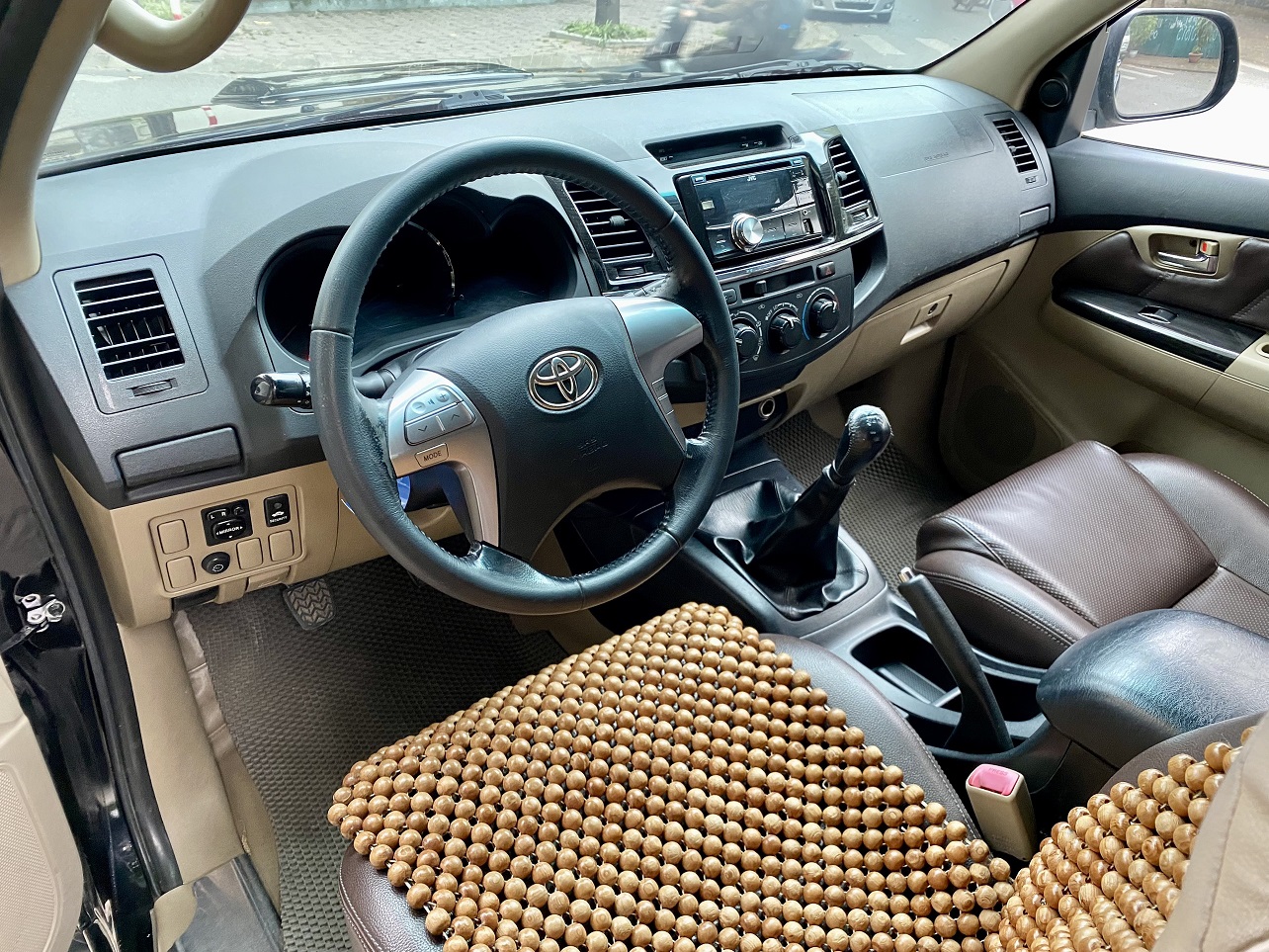 Toyota Fortuner 2.5G 4x2 MT 2015 màu đen (đã bán)