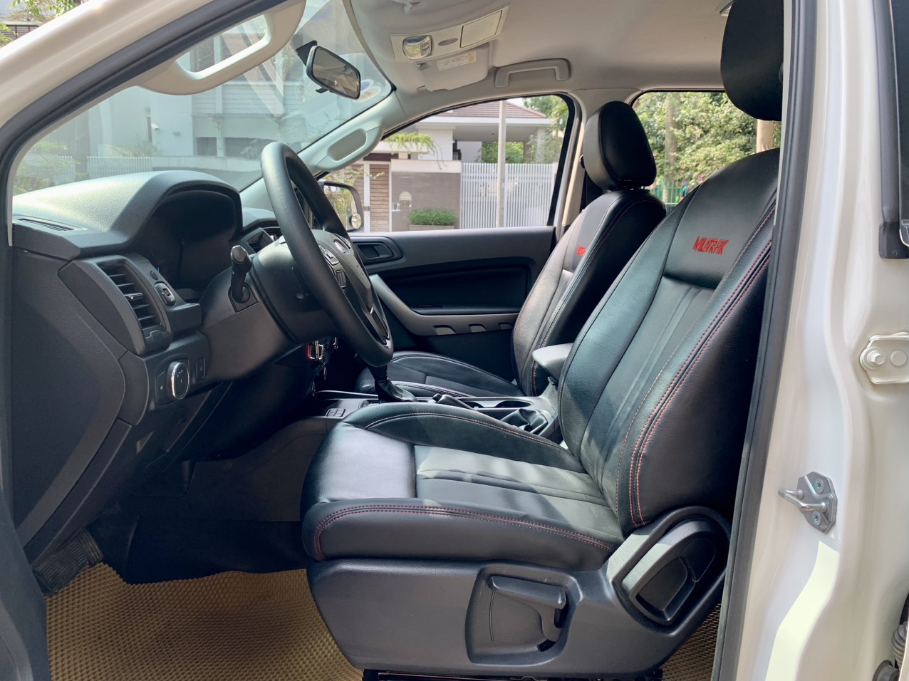 Ford Ranger XLS 2.2 AT 4x2 2021 màu trắng (Đã bán)