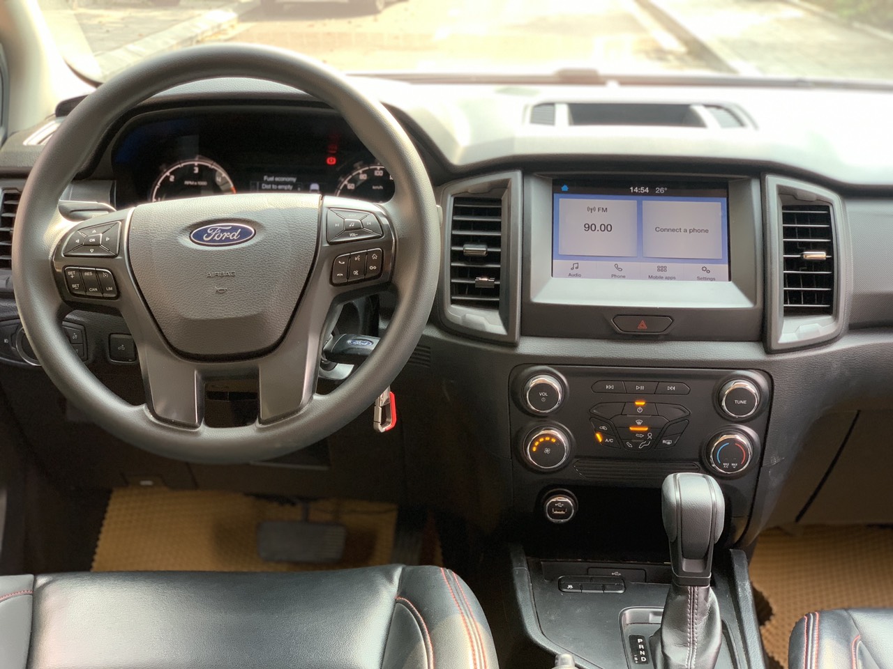 Ford Ranger XLS 2.2 AT 4x2 2021 màu trắng (Đã bán)