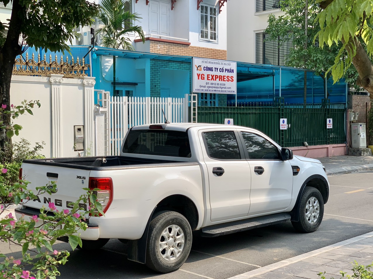 Ford Ranger XLS 2.2 AT 4x2 2021 màu trắng (Đã bán)