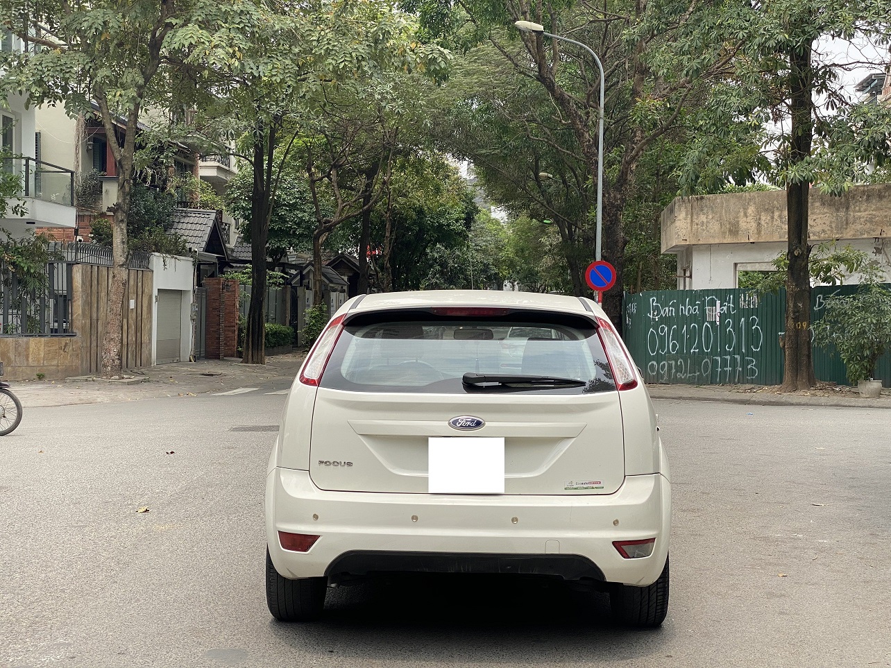 Ford Focus 1.8AT 2012 màu trắng (đã bán)