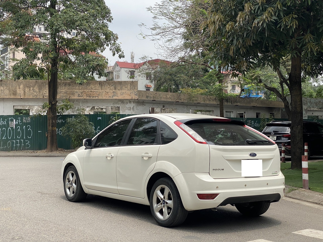 Ford Focus 1.8AT 2012 màu trắng (đã bán)