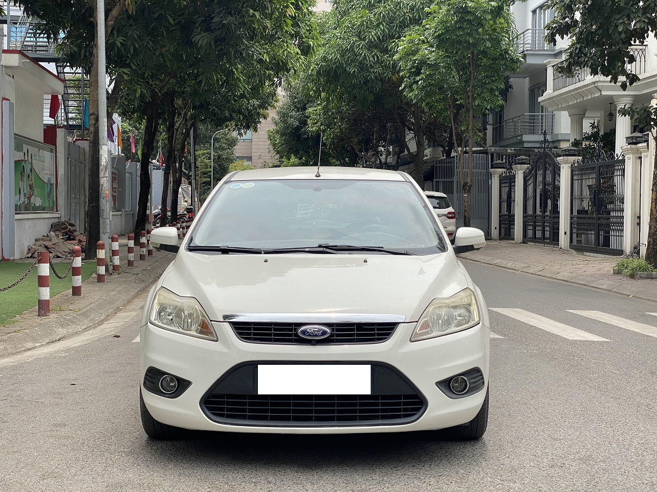 Ford Focus 1.8AT 2012 màu trắng (đã bán)